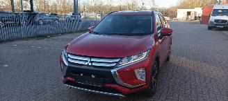 damaged passenger cars Mitsubishi Eclipse Cross 1.5-benzine Automaat 162pk Diamant uitvoering Climatecontrol CruiseControl Stoelverwarming Dab audio systeem Lichtautomaat Privacyglas led verlichting afneembare trekhaak 2019/5
