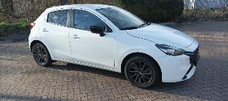  Mazda 2 Bj: 12-2023 1.5 Automatik Climatecontrol CruiseControl Stoelverwarming Lichtautomaat Privacyglas Stuurwiel met verwarming Achteruitrijcamera parkeersensoren Apple CarPlay MirrorLink Led verlichting Dab-audio 2023/12