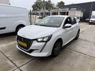 damaged passenger cars Peugeot 208 1.2 PureTech Blue Lease Active 2021/4