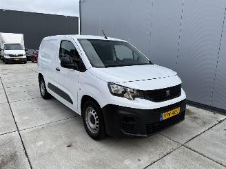 Voiture accidenté Peugeot Partner E-Partner PRO 50 kWh 136 PK 2022/3