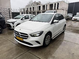 damaged passenger cars Mercedes B-klasse 200 d AUToMAAT-NAVI-CAMERA-PDC 2022/11