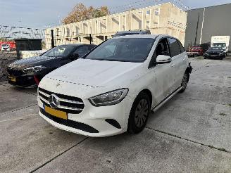 Schadeauto Mercedes B-klasse 200 d AUTOMAAT 150 PK -CAMERA-PDC 2021/4