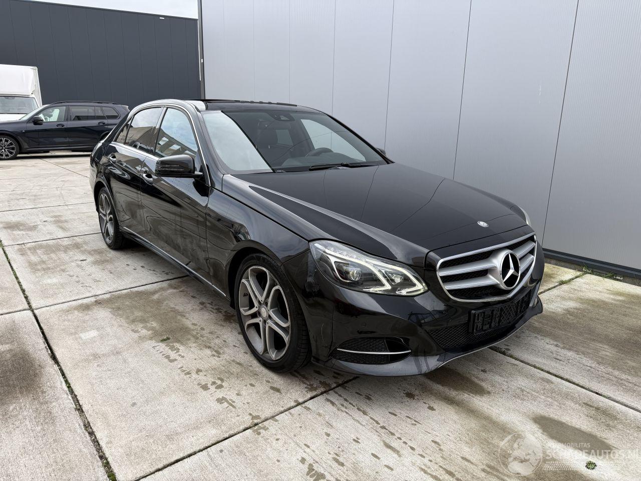 Mercedes E-klasse 220 d AUTOMAAT-NAVI-LEDER-SCHUIFDAK-PDC