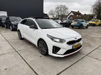 damaged passenger cars Kia Proceed 1.6 T-GDI-GT AUTOMAAT-PANO-CAMERA-NAVI-PDC 2019/2