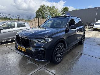 Schadeauto BMW X7 xDRIVE 40i High Executive 7pers-PANO-LEDER-360 CAMERA-4 WIEL BESTURING 2022/2