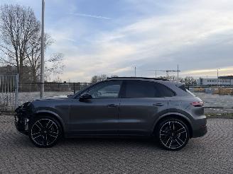 Porsche Cayenne 3.0 E-HYBRID 422Pk Pano Softclose Bose 360Camera Head-Up picture 4