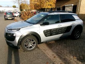 Unfallwagen Citroën C4 cactus 1.2 PURETECH BUSINESS CLIMA NAVI PANO 2017/9