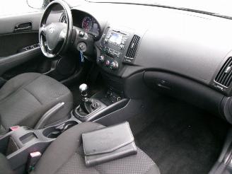 Hyundai I-30 1.4 I DYNAMIC picture 10