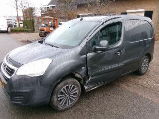 skadebil auto Peugeot Partner 1.6 HDI 75 PREMIUM PACK AIRCO NAVI 2016/6