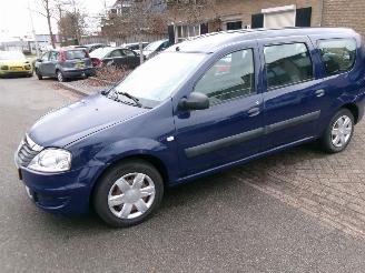 Schadeauto Dacia Logan 1.6 AMBIANCE 7 PERSOONS AIRCO 2009/12