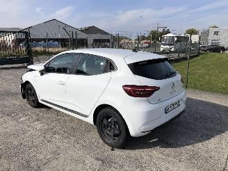 uszkodzony samochody osobowe Renault Clio 1.6 HYBRIDE 2022/3