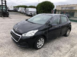 uszkodzony samochody osobowe Peugeot 208 LIKE 1.2 2019/8