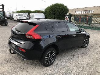 uszkodzony samochody osobowe Volvo V-40 2.0 D 2019/7