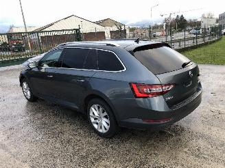 Coche accidentado Skoda Superb COMBI  2.0 TDI  DSG 2017/4