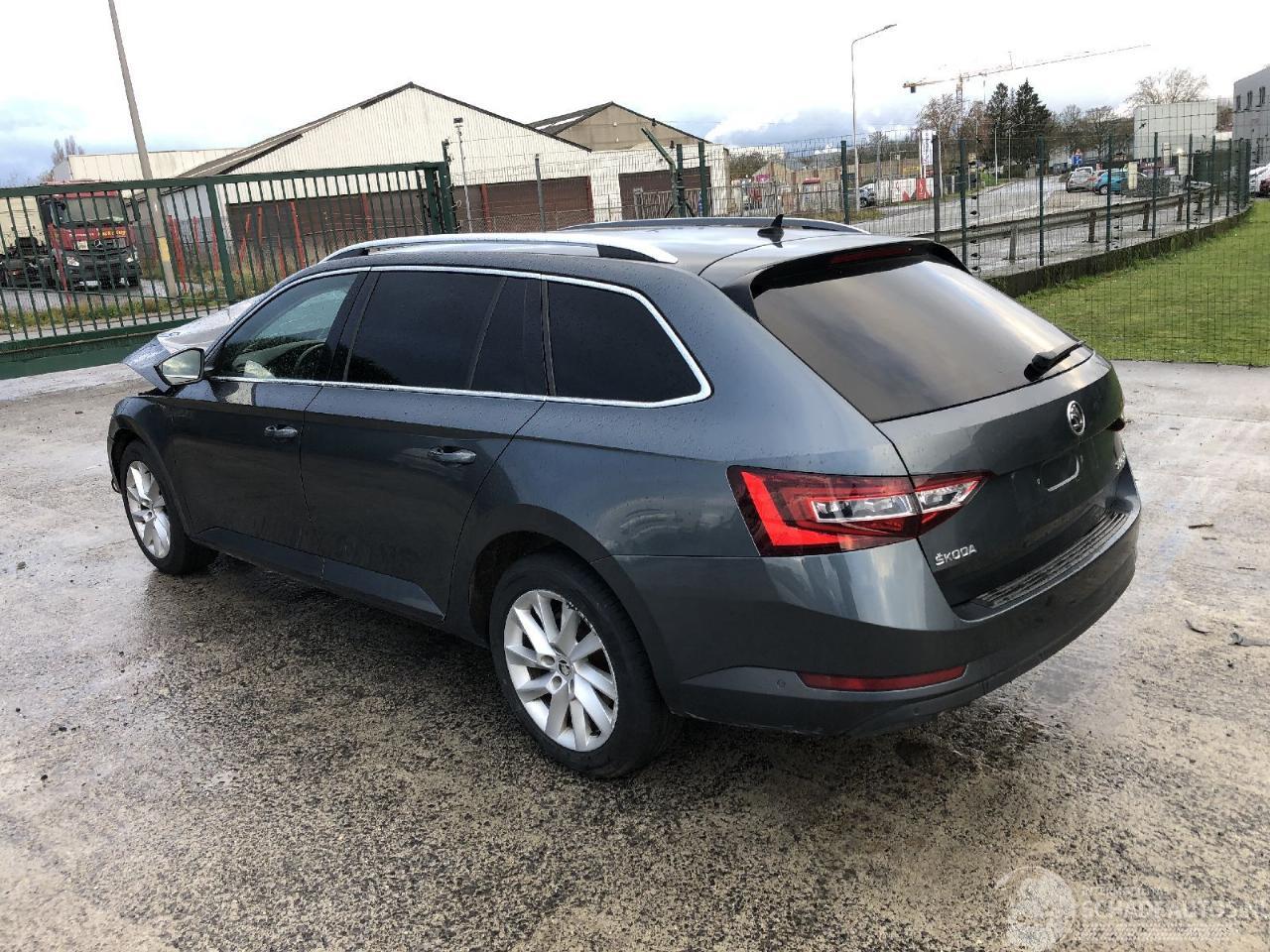 Skoda Superb COMBI  2.0 TDI  DSG