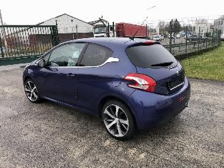 uszkodzony samochody osobowe Peugeot 208 1.6 2015/3