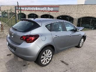 Schadeauto Opel Astra 1.4 A14XER 2010/5