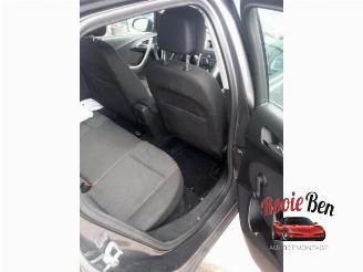 Opel Astra Astra J (PC6/PD6/PE6/PF6), Hatchback 5-drs, 2009 / 2015 1.6 16V Ecotec picture 12