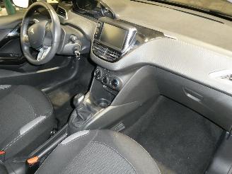 Peugeot 208  picture 12