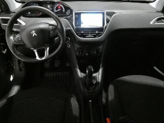 Peugeot 208  picture 14