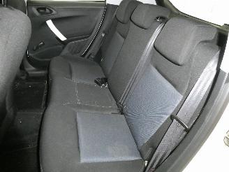 Peugeot 208 1.2 picture 17
