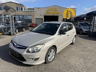Damaged car Hyundai I-30 1.6 CRDI 2010/12
