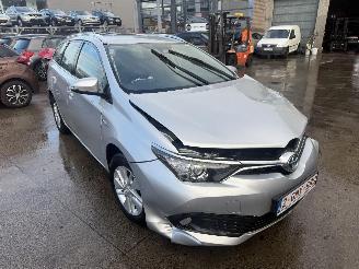 Toyota Auris HYBRID BREAK picture 2