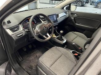 Renault Captur  picture 11