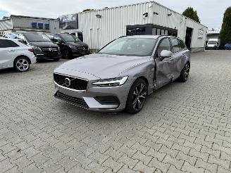 Voiture accidenté Volvo V-60 Volvo V60 B4 Kombi Core MildHybrid 2025/6