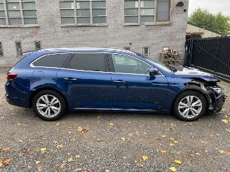Damaged car Renault Talisman GRANDTOUR I 2016/11