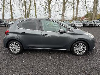 krockskadad bil auto Peugeot 208 ALLURE 2016/9