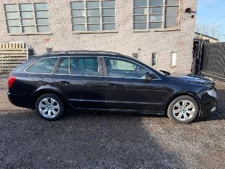 Schadeauto Skoda Superb AMBITION 2013/2