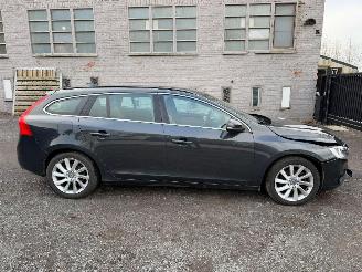 Damaged car Volvo V-60 V 60 SUMMUM 2016/6