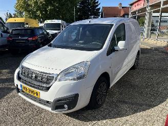 Schade bestelwagen Peugeot Partner 1.6 BLEU HDI 2016/7