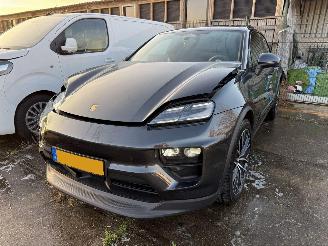 Damaged car Porsche Macan 4 100kWh Pano Bose 2024/10