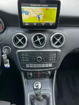 Mercedes A-klasse 180 URBAN AUTO NAVI PDC picture 8