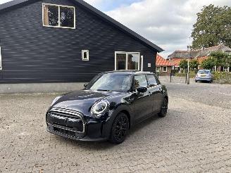 Auto incidentate Mini Cooper SPORT 1.5 PANO AUTOMAAT LEER NAVIGATIE LED NAVI B.J 2021 2021/5