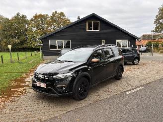 Schadeauto Dacia Jogger HYBRIDE 7 PERS 1.6 AUTOMAAT NAVi CLIMA CAMERA LED PDC B.J 07-2025 2025/7
