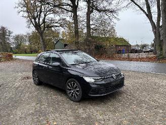 uszkodzony samochody osobowe Volkswagen Golf 8 PANORAMADAK 1.5 STYLE 130 PK NAVI CLIMA VIRT DASH 18 INCH B.J 2023 2023/4