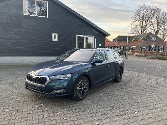 Schadeauto Skoda Octavia AUTOMAAT HYBRIDE NAVI CLIMA VIRT DASH CAMERA TREKHAAK LED B.J 12-2024 2024/12