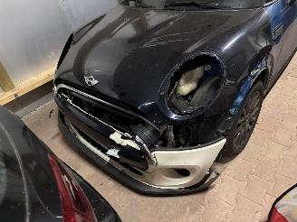 Unfallwagen Mini Cooper FACELIFT AUTOMAAT LEER LED NAVI CAMERA B.J 2021 2021/7