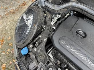 Mini One 1.5 EDITION CLIMA ABS B.J 2018 Lichte schade picture 17