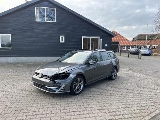 Schadeauto Volkswagen Golf VARIANT TSI NAVI CLIMA CAMERA B.J 2020 Lichte schade 2020/1