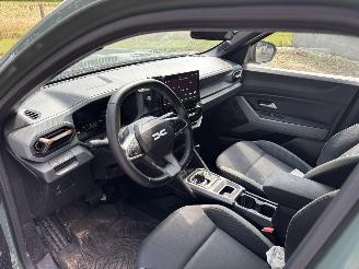 Dacia Duster HYBRIDE 1.6 AUTOMAAT NAVI CLIMA CAMERA VIRT DASH B.J 12-2024 picture 14