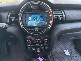 Mini One 1.5 EDITION SPORT CLIMA ABS PDC B.J 11-2018 SCHROEFSCHADE picture 9