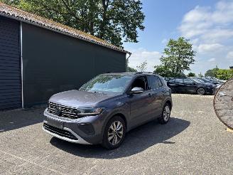 Schadeauto Volkswagen T-Cross T-CROSS TSI 116 PK AUTOMAAT NAVI CLIMA CAMERA LED B.J 06-2024 FACELIFT 2024/6
