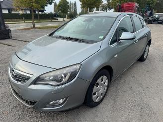 Vaurioauto  passenger cars Opel Astra  2012/7