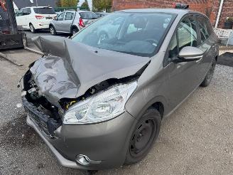 damaged passenger cars Peugeot 208 I  ACTIVE 2014/4