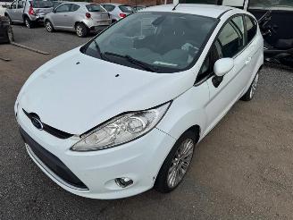 damaged passenger cars Ford Fiesta TITANIUM 2011/1