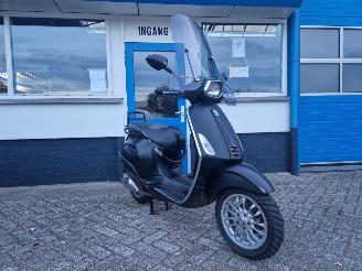 skadebil bromfiets Vespa  SPRINT 25KM 2017/2